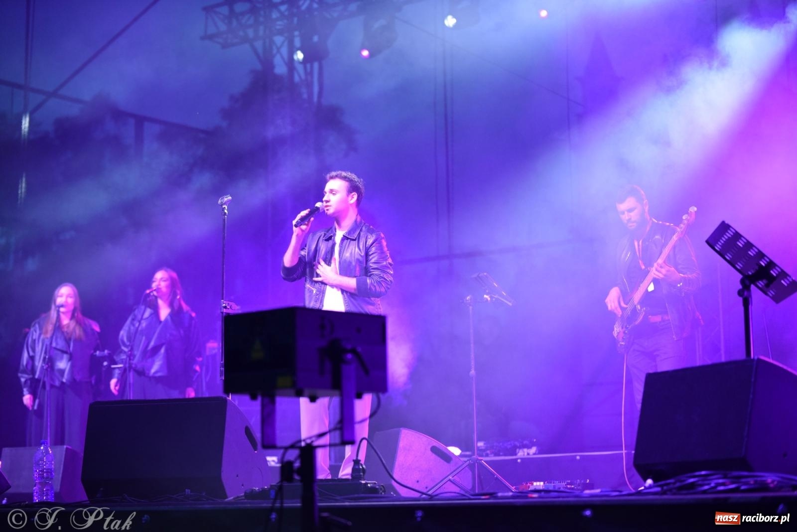 Zdjęcie w galerii na portalu naszraciborz.pl: Janek Górka z siostrami przed raciborską publicznością [FOTO i WIDEO] wiadomości z regionu