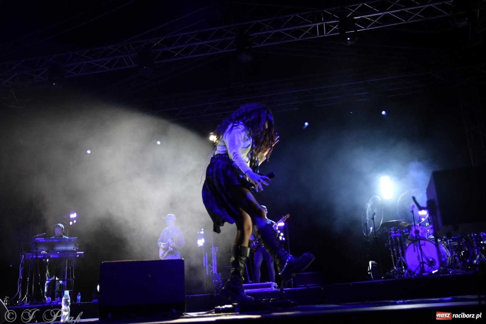 Zdjęcie w galerii na portalu naszraciborz.pl: Lanberry zaśpiewała na placu Długosza [FOTO i WIDEO] wiadomości z regionu