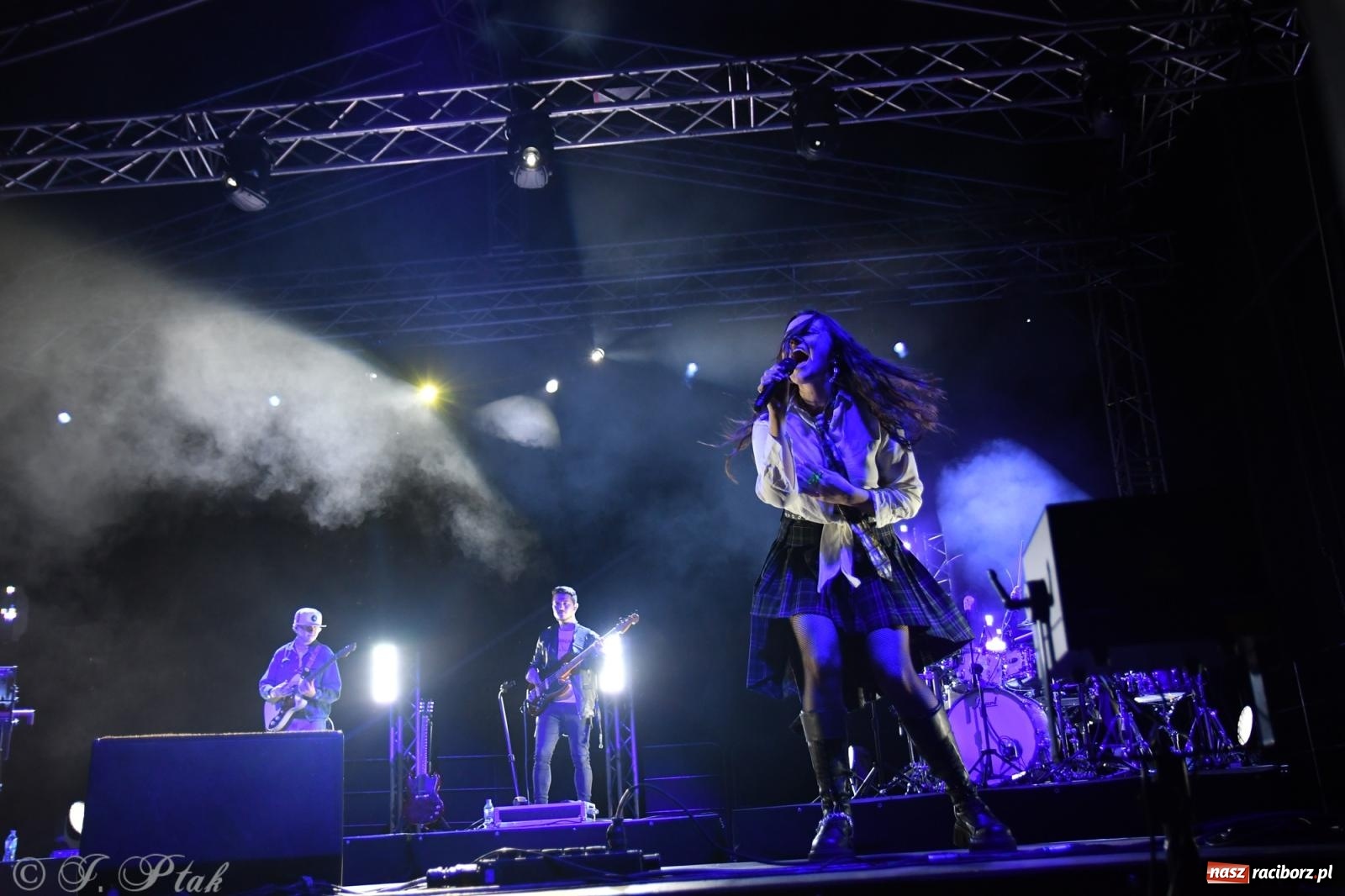 Zdjęcie w galerii na portalu naszraciborz.pl: Lanberry zaśpiewała na placu Długosza [FOTO i WIDEO] wiadomości z regionu