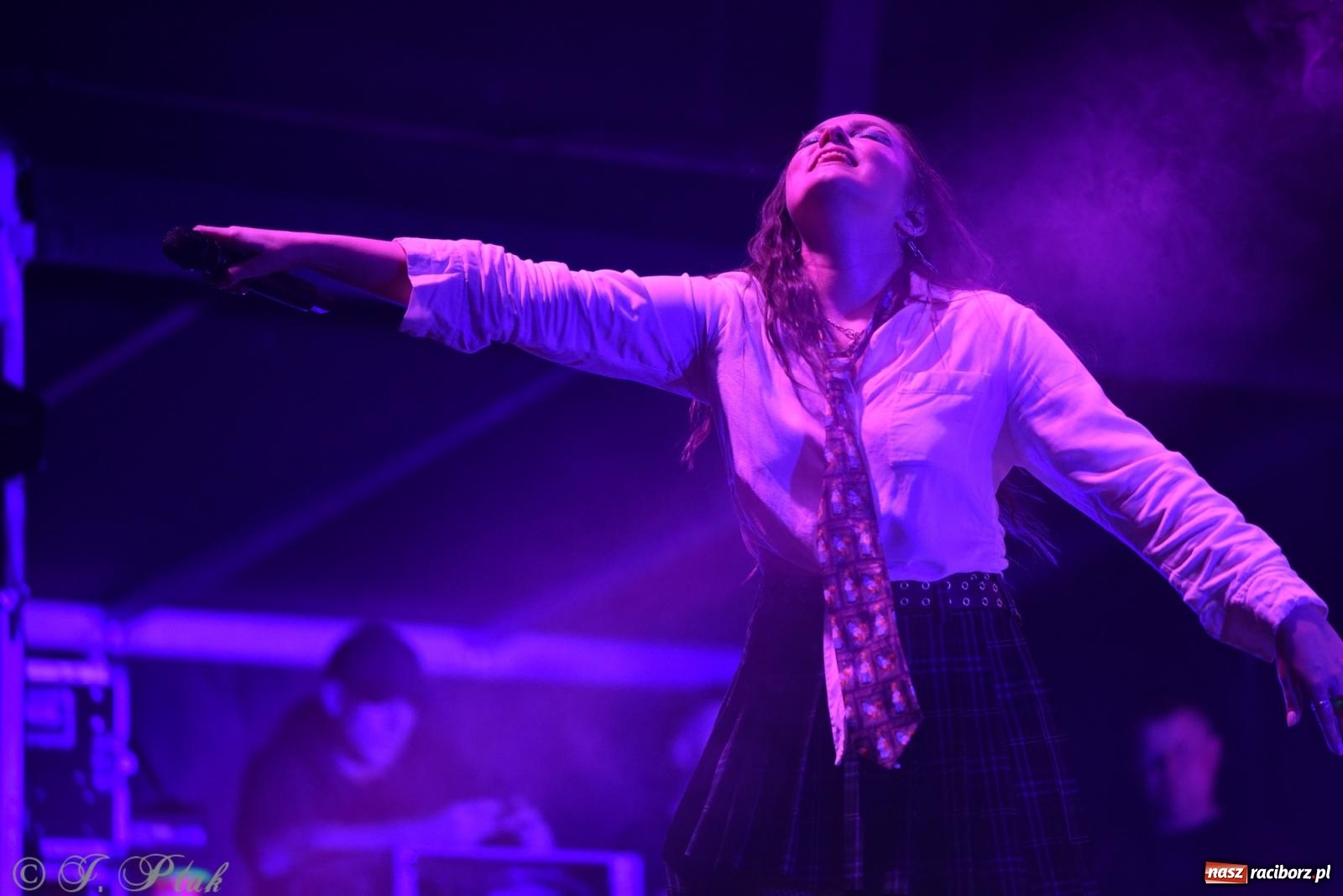 Zdjęcie w galerii na portalu naszraciborz.pl: Lanberry zaśpiewała na placu Długosza [FOTO i WIDEO] wiadomości z regionu