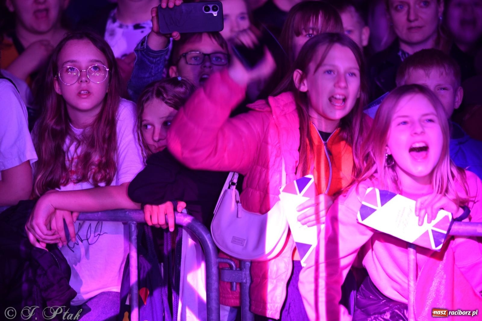 Zdjęcie w galerii na portalu naszraciborz.pl: Lanberry zaśpiewała na placu Długosza [FOTO i WIDEO] wiadomości z regionu