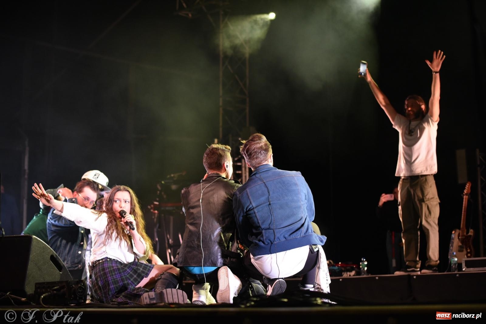 Zdjęcie w galerii na portalu naszraciborz.pl: Lanberry zaśpiewała na placu Długosza [FOTO i WIDEO] wiadomości z regionu