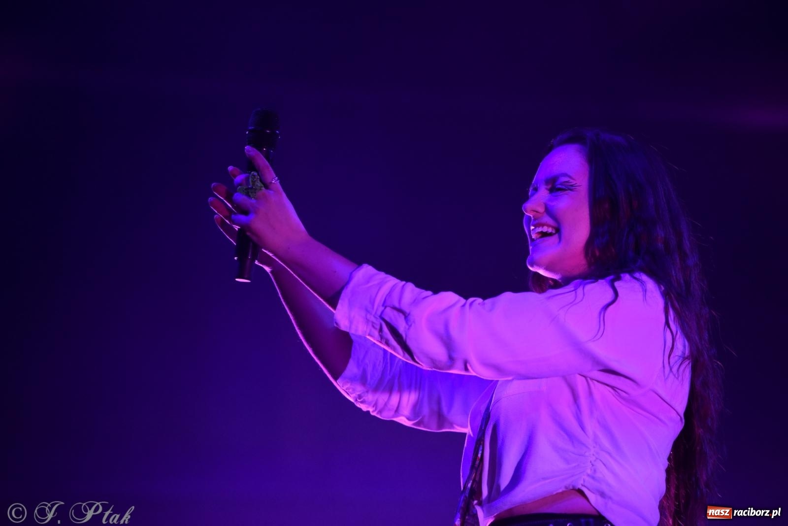 Zdjęcie w galerii na portalu naszraciborz.pl: Lanberry zaśpiewała na placu Długosza [FOTO i WIDEO] wiadomości z regionu