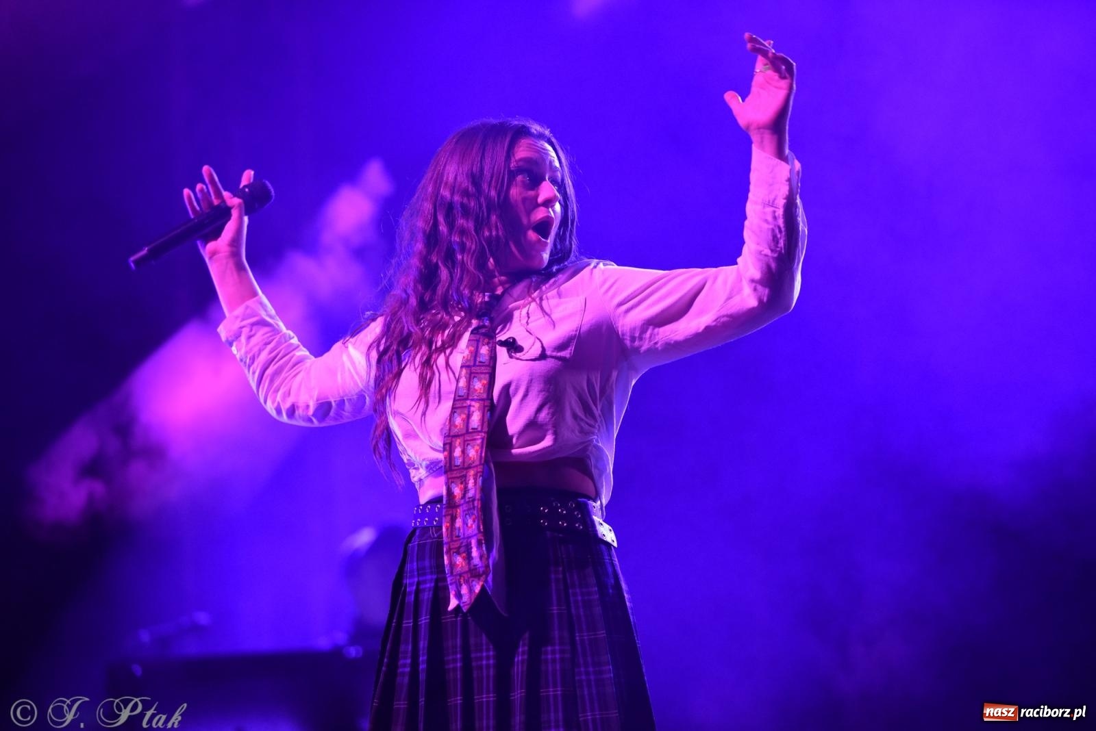 Zdjęcie w galerii na portalu naszraciborz.pl: Lanberry zaśpiewała na placu Długosza [FOTO i WIDEO] wiadomości z regionu