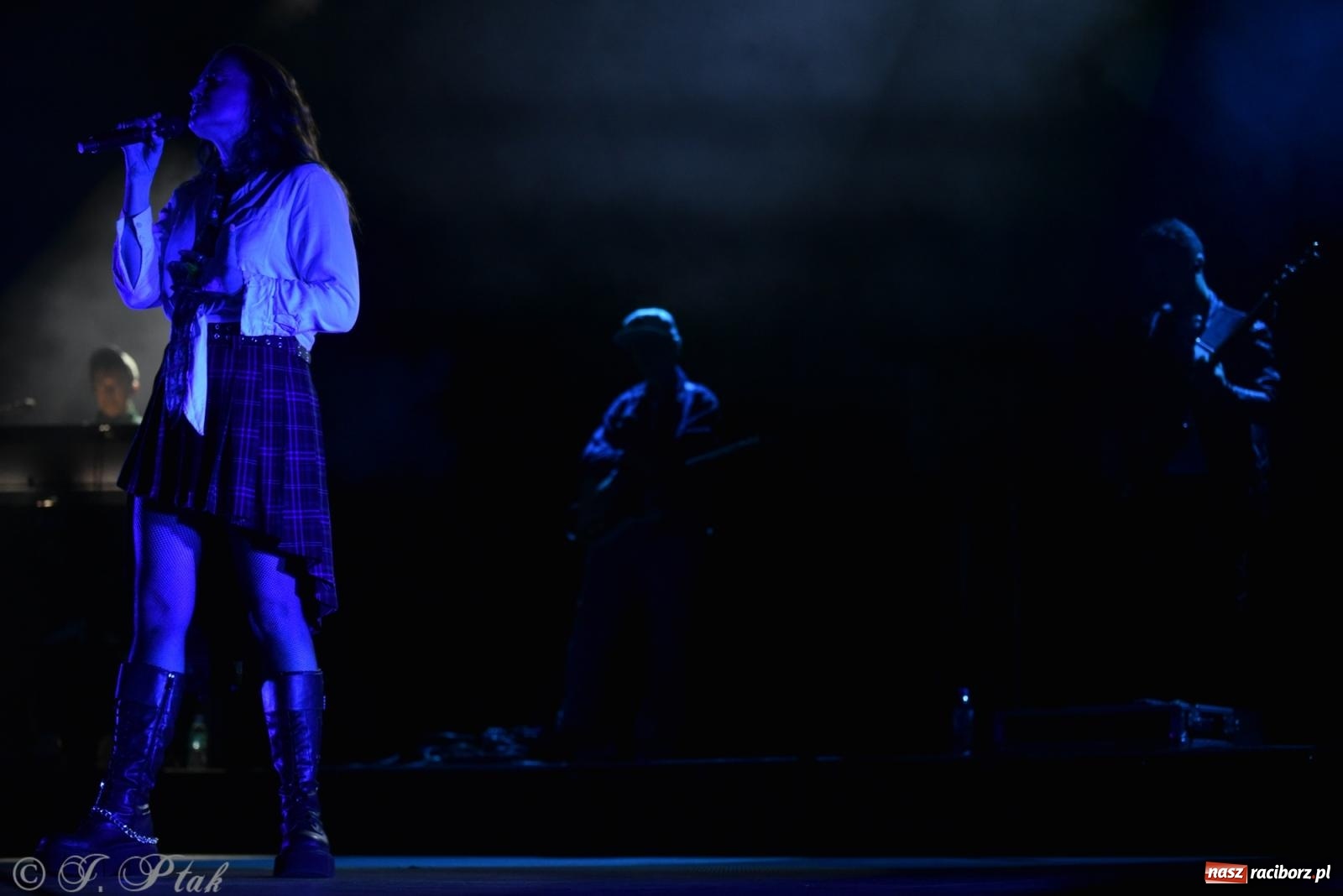 Zdjęcie w galerii na portalu naszraciborz.pl: Lanberry zaśpiewała na placu Długosza [FOTO i WIDEO] wiadomości z regionu