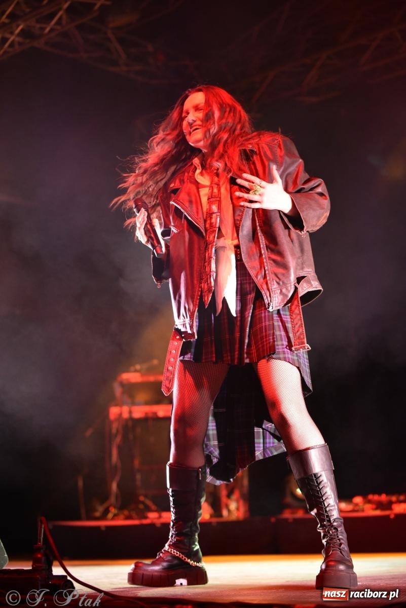 Zdjęcie w galerii na portalu naszraciborz.pl: Lanberry zaśpiewała na placu Długosza [FOTO i WIDEO] wiadomości z regionu