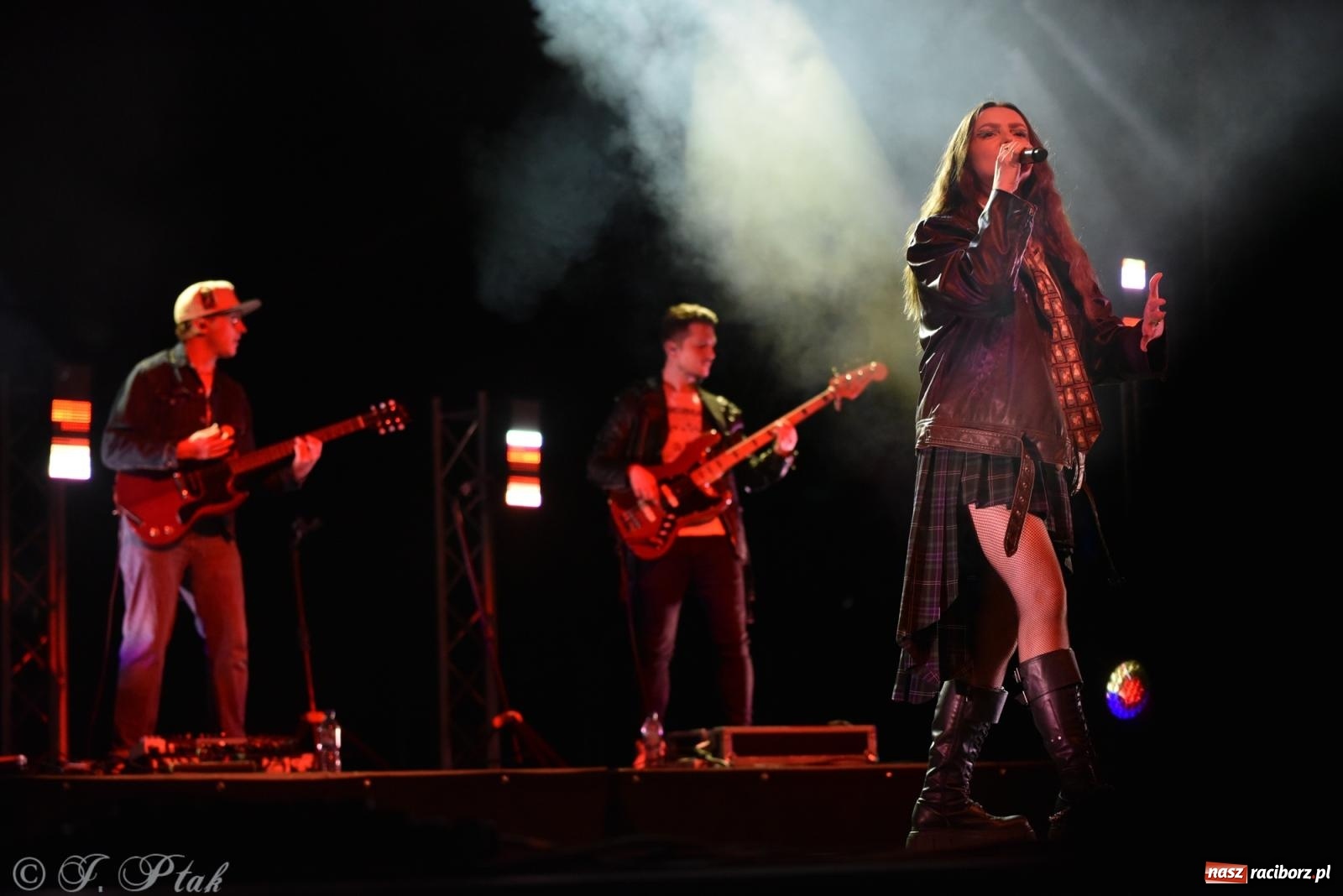 Zdjęcie w galerii na portalu naszraciborz.pl: Lanberry zaśpiewała na placu Długosza [FOTO i WIDEO] wiadomości z regionu