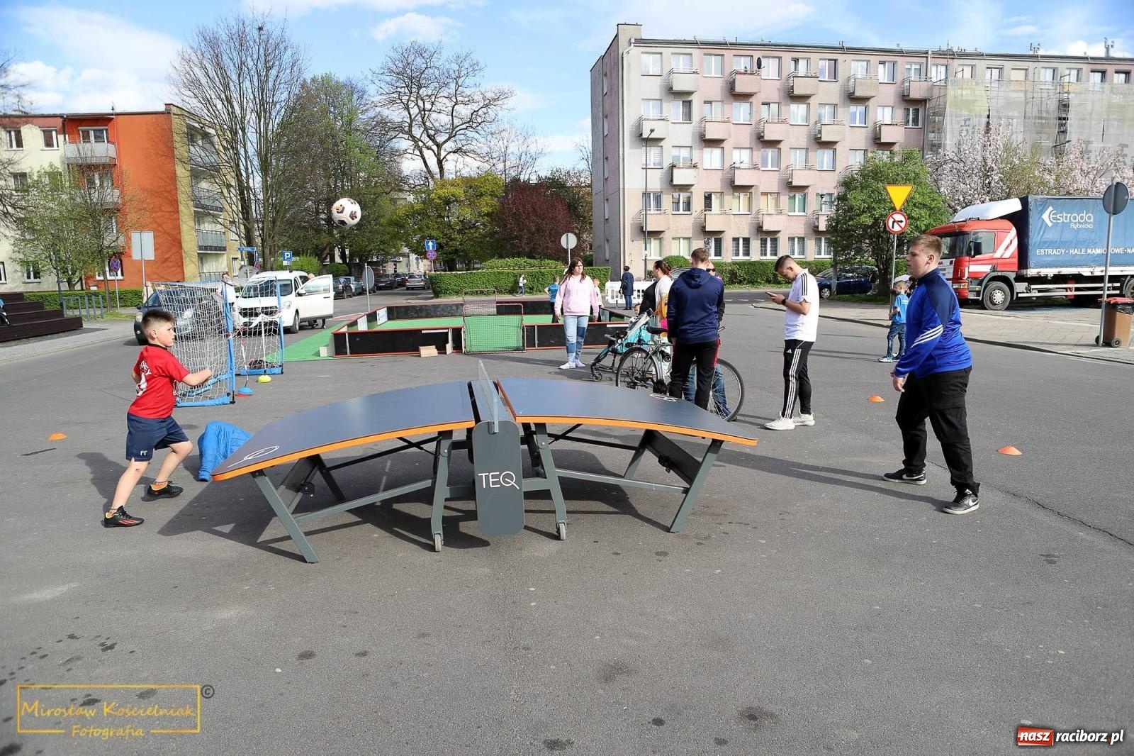 Zdjęcie w galerii na portalu naszraciborz.pl: Sport i sanktuarium natury. Bądź Pro-Zdro na Rynku i pl. Długosza wiadomości z regionu