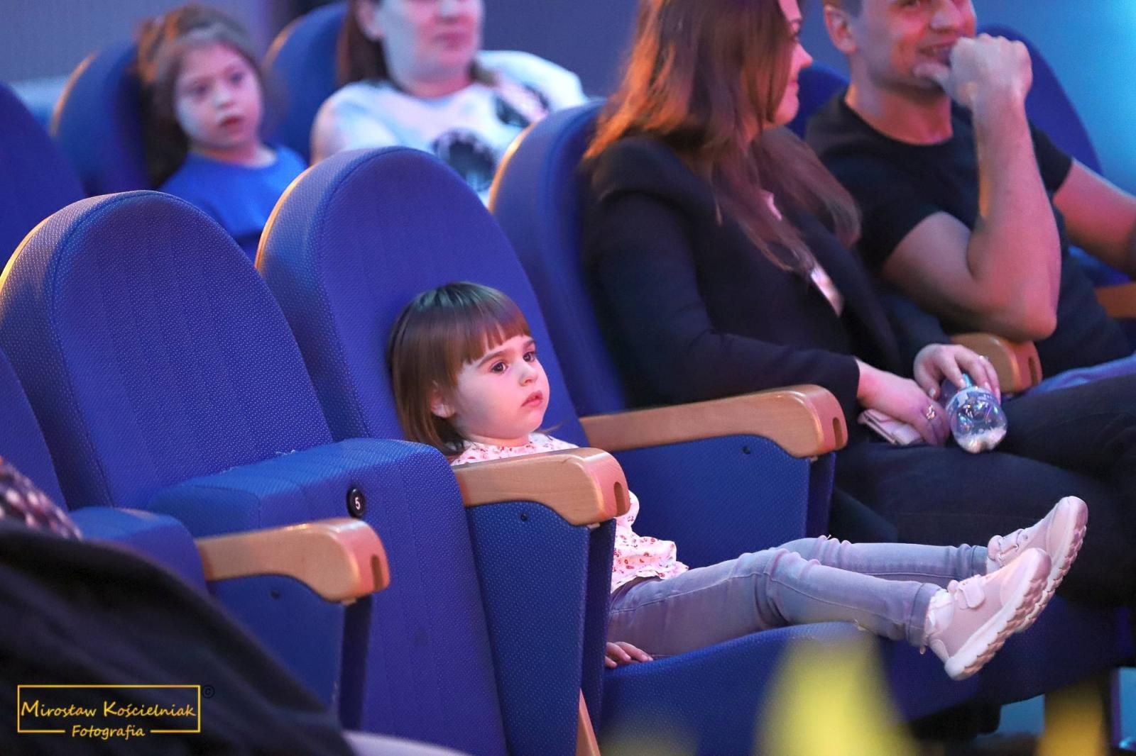 Zdjęcie w galerii na portalu naszraciborz.pl: Smerfowa przygoda na deskach Strzechy wiadomości z regionu