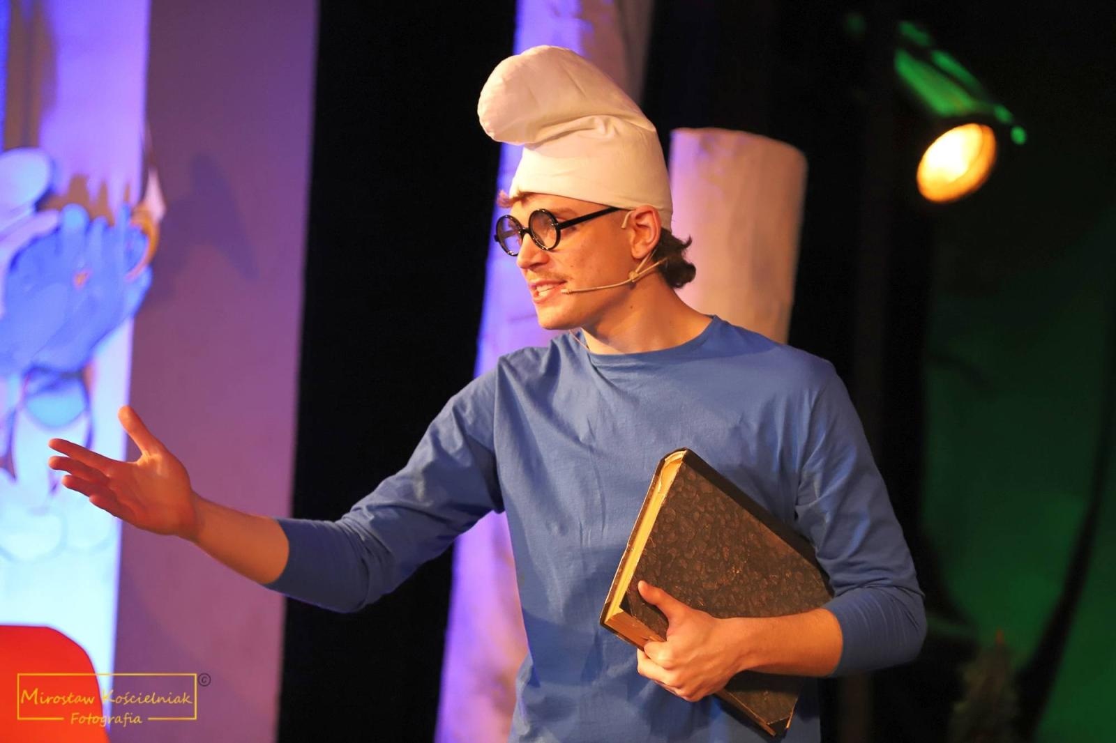 Zdjęcie w galerii na portalu naszraciborz.pl: Smerfowa przygoda na deskach Strzechy wiadomości z regionu