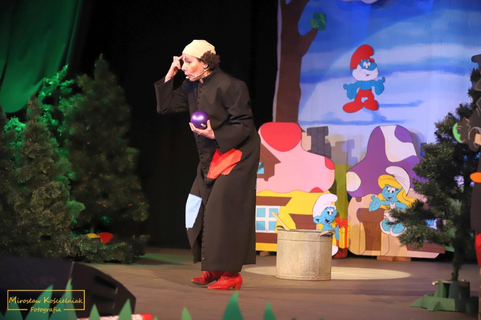 Zdjęcie w galerii na portalu naszraciborz.pl: Smerfowa przygoda na deskach Strzechy wiadomości z regionu