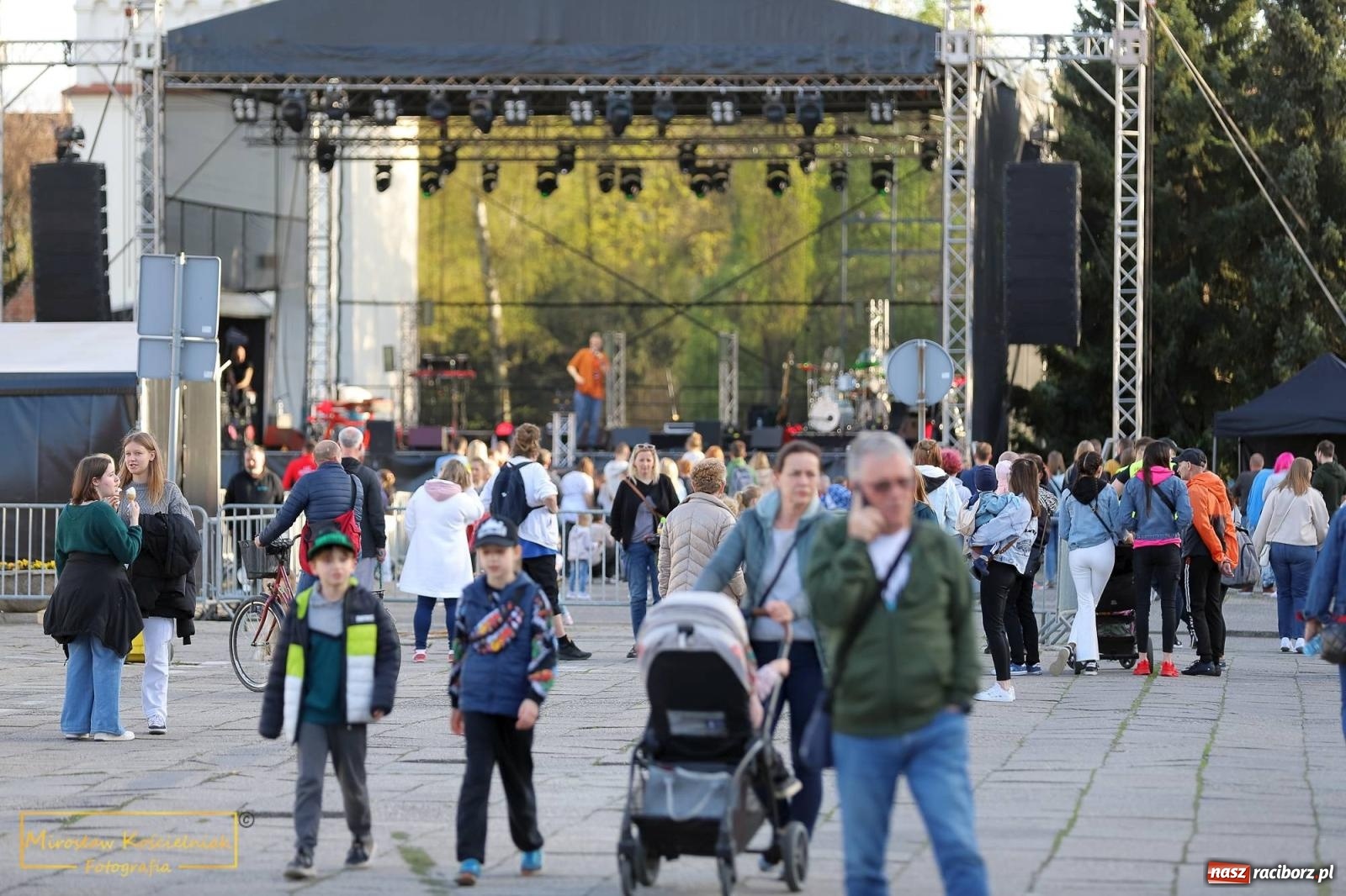 Zdjęcie w galerii na portalu naszraciborz.pl: Mikser, EMI, Janek Górka i Lanberry na bis! wiadomości z regionu