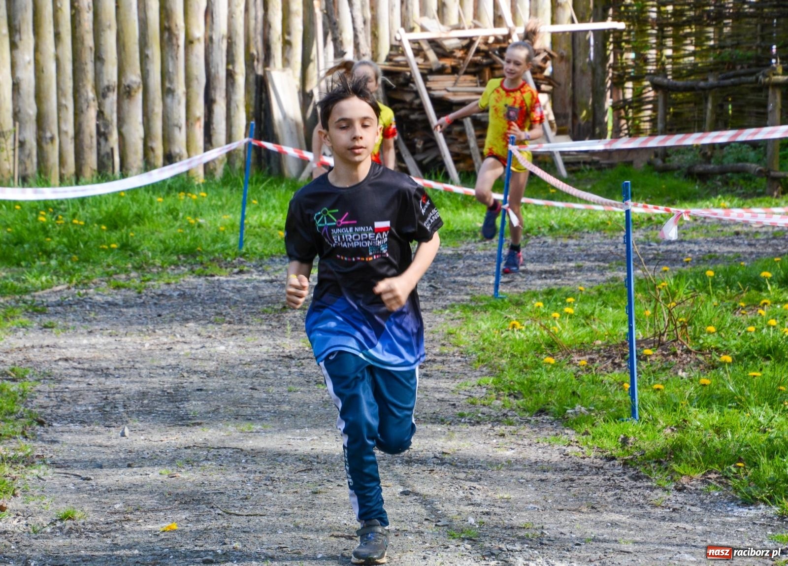 Zdjęcie w galerii na portalu naszraciborz.pl: Furia wojów dla woja Ethana - piknik charytatywny z biegami pod Oborą wiadomości z regionu