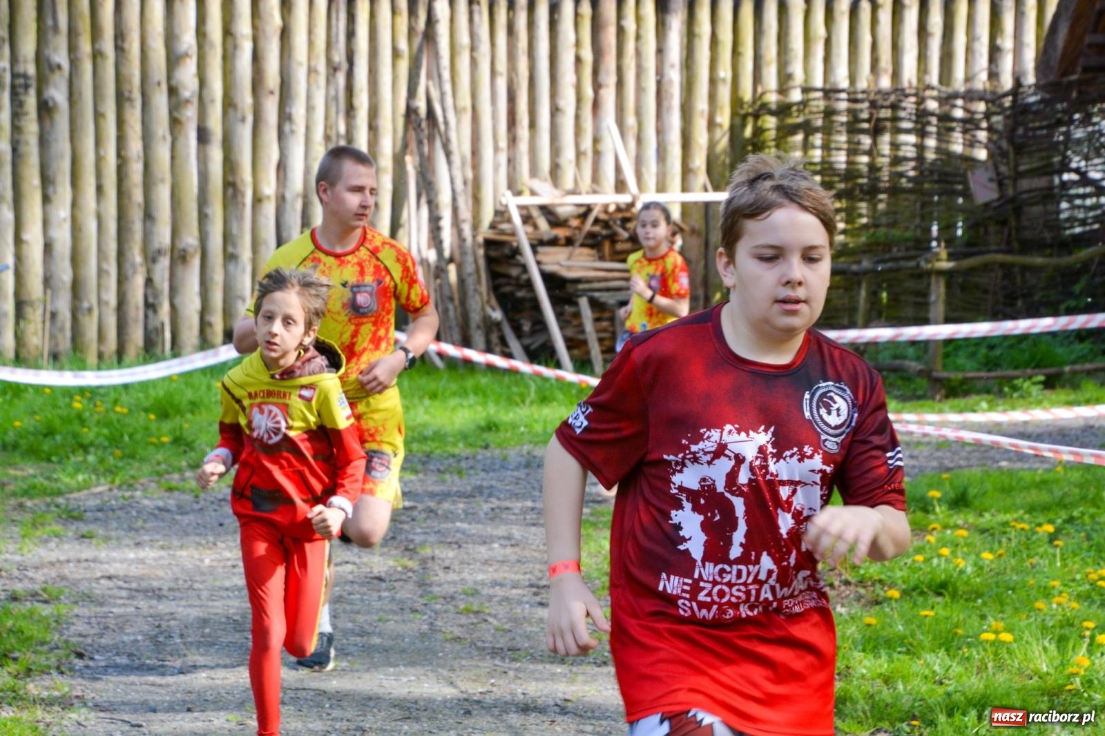 Zdjęcie w galerii na portalu naszraciborz.pl: Furia wojów dla woja Ethana - piknik charytatywny z biegami pod Oborą wiadomości z regionu