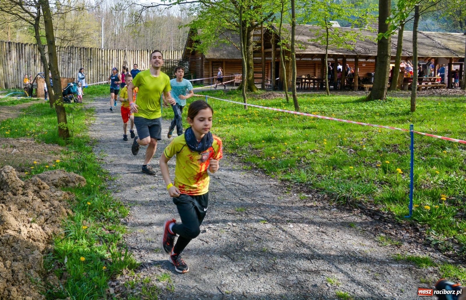 Zdjęcie w galerii na portalu naszraciborz.pl: Furia wojów dla woja Ethana - piknik charytatywny z biegami pod Oborą wiadomości z regionu
