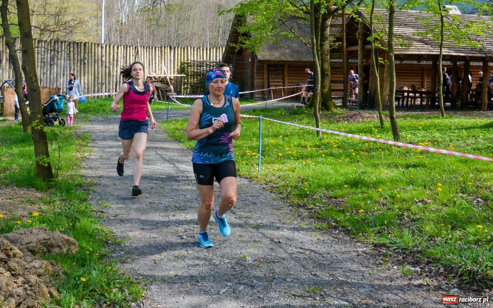 Zdjęcie w galerii na portalu naszraciborz.pl: Furia wojów dla woja Ethana - piknik charytatywny z biegami pod Oborą wiadomości z regionu