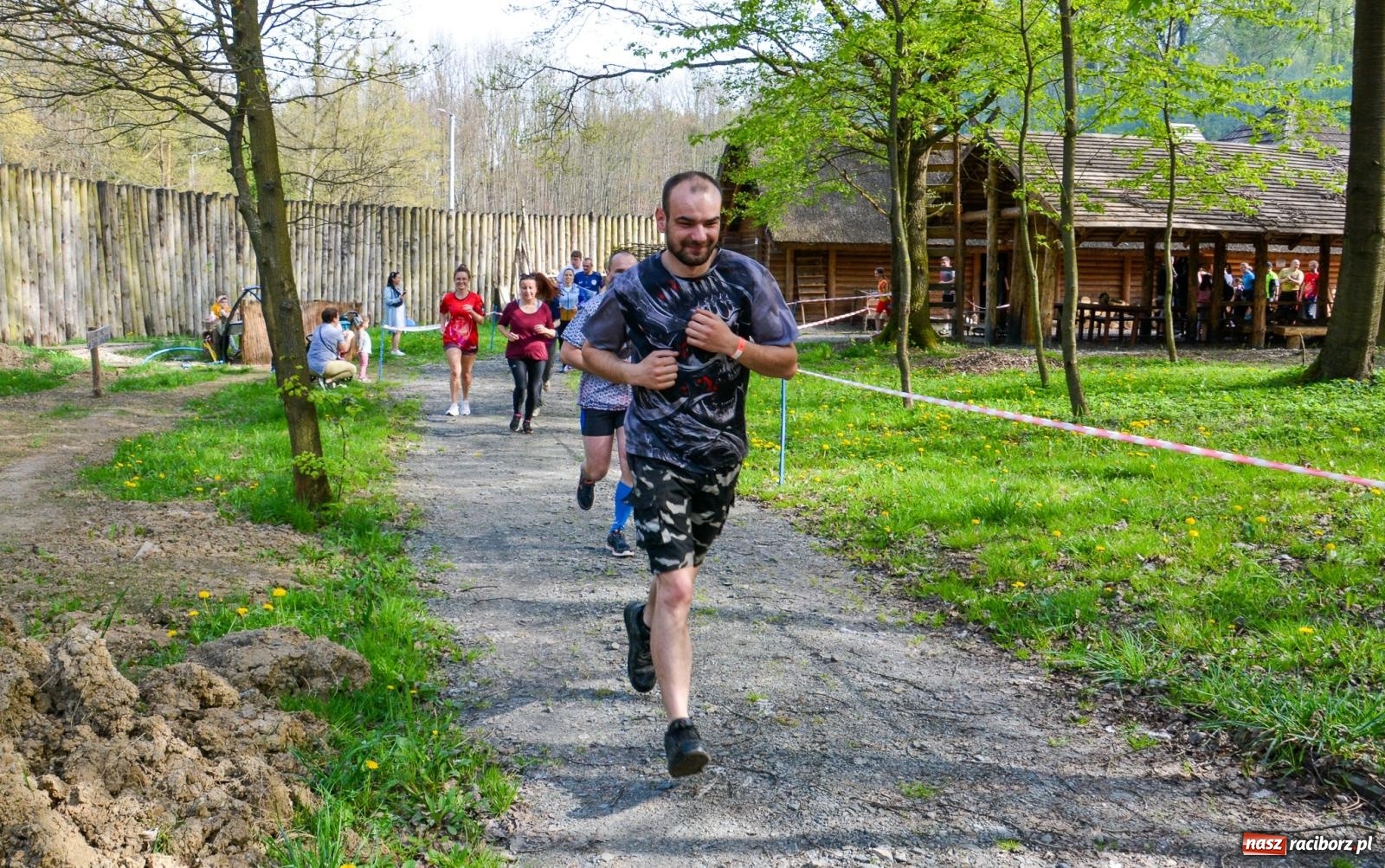 Zdjęcie w galerii na portalu naszraciborz.pl: Furia wojów dla woja Ethana - piknik charytatywny z biegami pod Oborą wiadomości z regionu