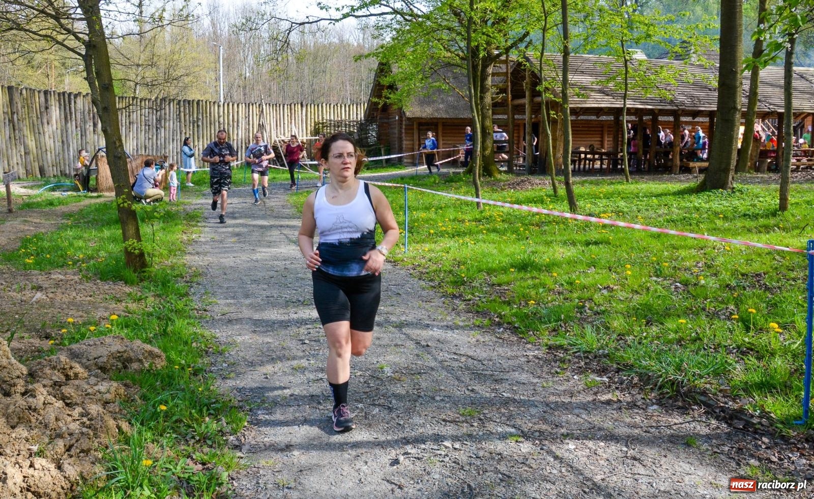 Zdjęcie w galerii na portalu naszraciborz.pl: Furia wojów dla woja Ethana - piknik charytatywny z biegami pod Oborą wiadomości z regionu