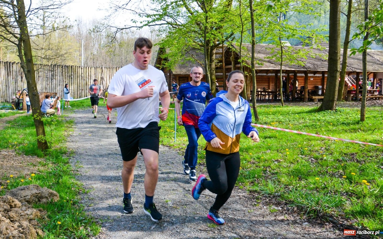Zdjęcie w galerii na portalu naszraciborz.pl: Furia wojów dla woja Ethana - piknik charytatywny z biegami pod Oborą wiadomości z regionu