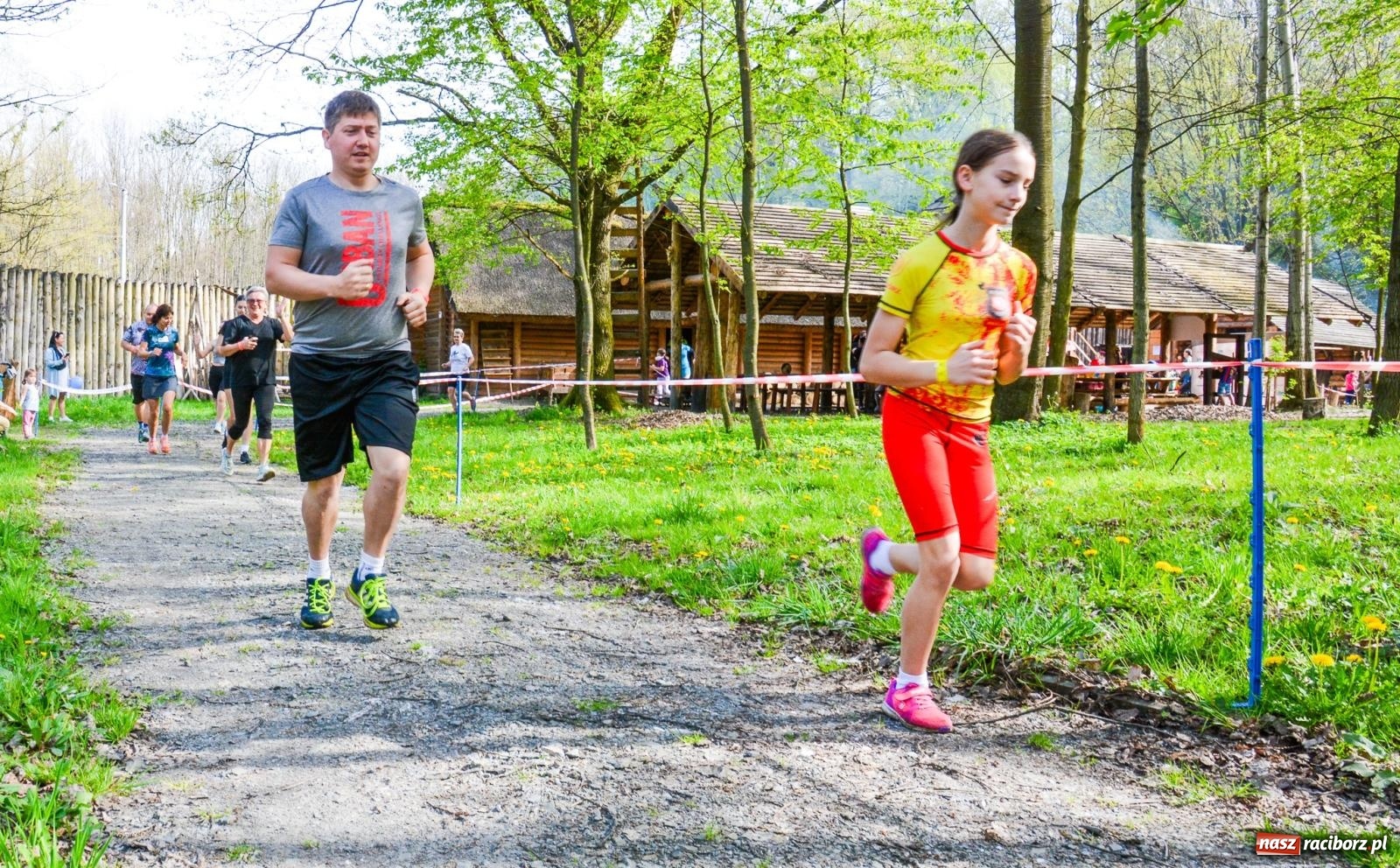 Zdjęcie w galerii na portalu naszraciborz.pl: Furia wojów dla woja Ethana - piknik charytatywny z biegami pod Oborą wiadomości z regionu