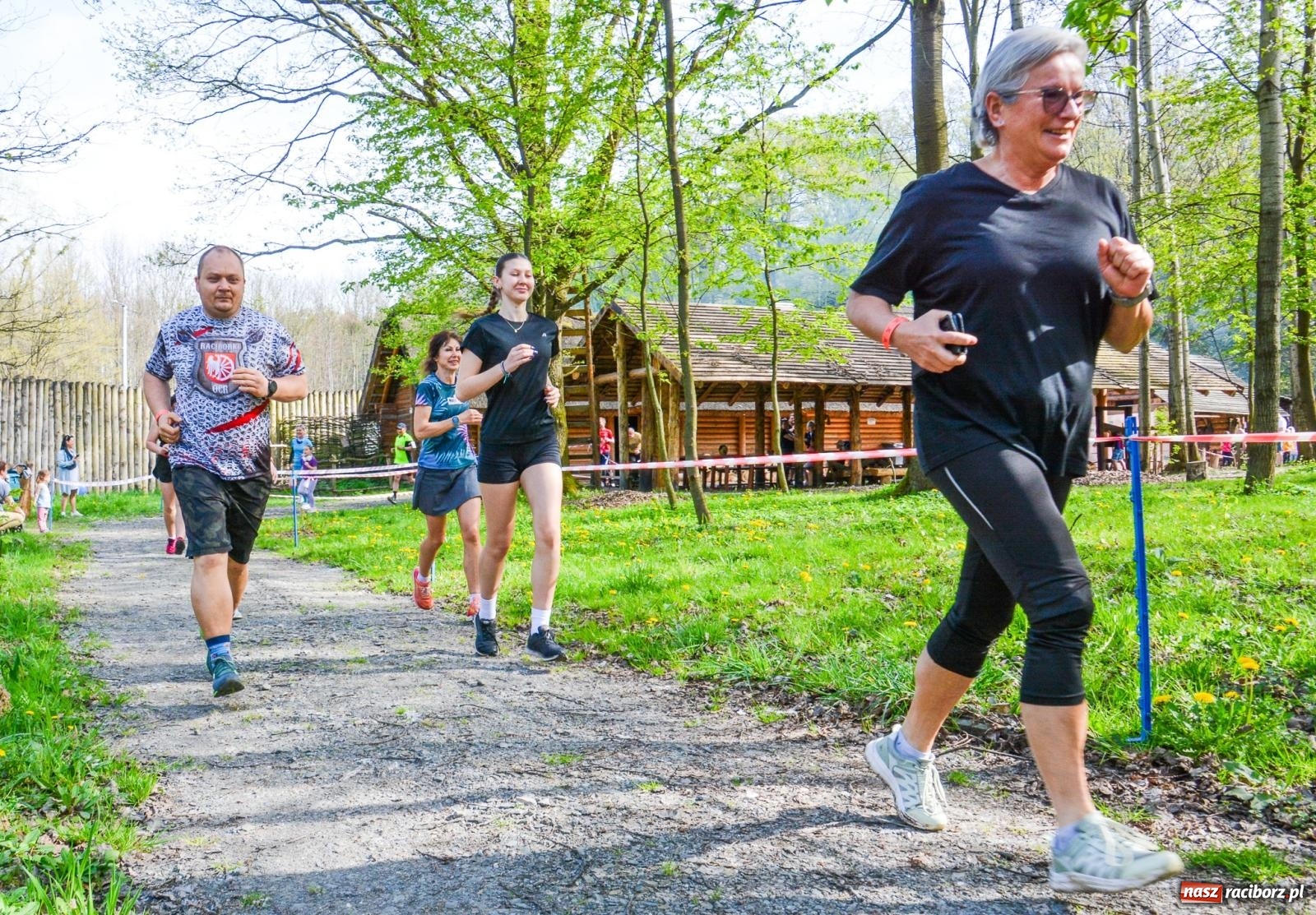 Zdjęcie w galerii na portalu naszraciborz.pl: Furia wojów dla woja Ethana - piknik charytatywny z biegami pod Oborą wiadomości z regionu