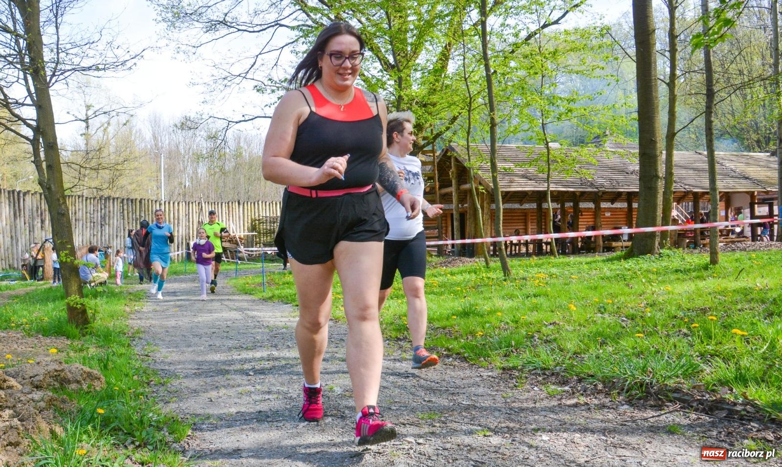 Zdjęcie w galerii na portalu naszraciborz.pl: Furia wojów dla woja Ethana - piknik charytatywny z biegami pod Oborą wiadomości z regionu