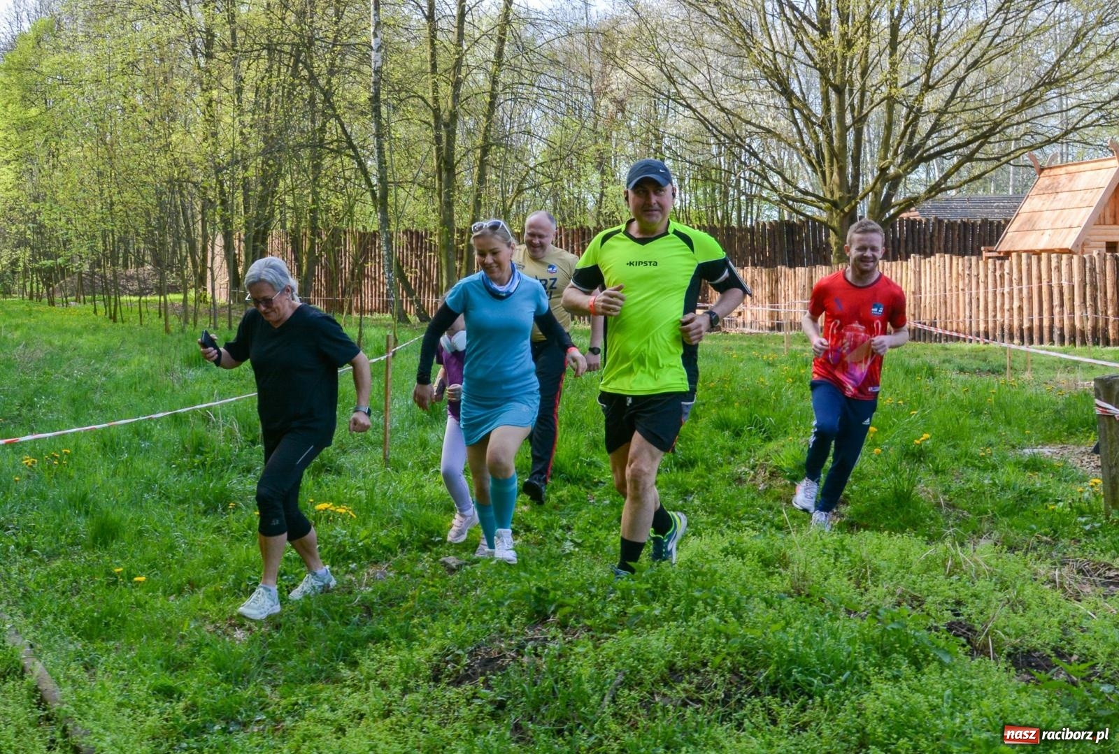 Zdjęcie w galerii na portalu naszraciborz.pl: Furia wojów dla woja Ethana - piknik charytatywny z biegami pod Oborą wiadomości z regionu
