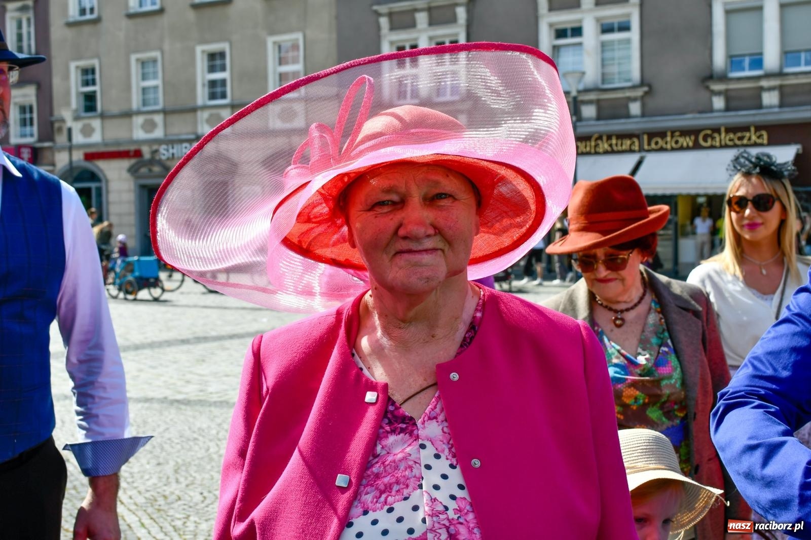 Zdjęcie w galerii na portalu naszraciborz.pl: Barcelona, Buenos Aires, Londyn, Chicago, RACIBÓRZ. Tak było na World Hat Walk w naszym mieści wiadomości z regionu