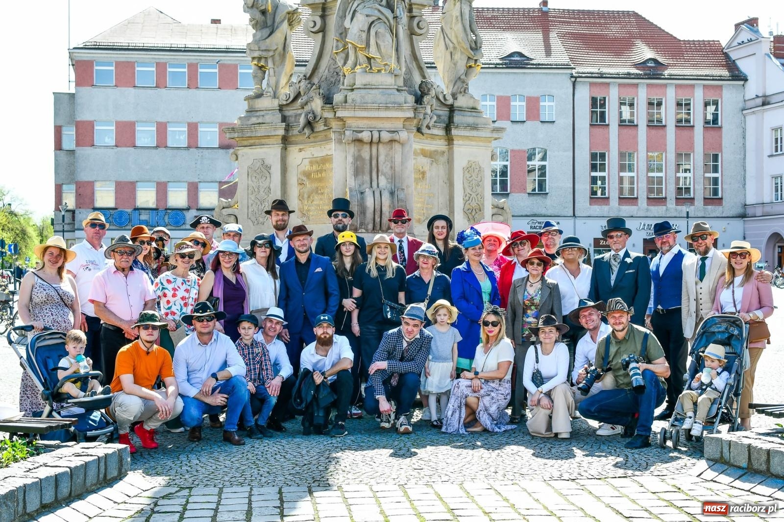 Zdjęcie w galerii na portalu naszraciborz.pl: Barcelona, Buenos Aires, Londyn, Chicago, RACIBÓRZ. Tak było na World Hat Walk w naszym mieści wiadomości z regionu