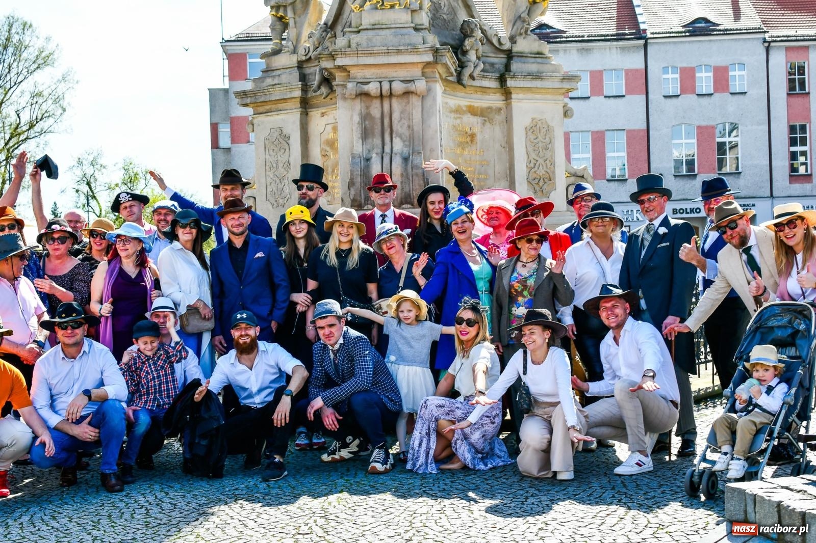 Zdjęcie w galerii na portalu naszraciborz.pl: Barcelona, Buenos Aires, Londyn, Chicago, RACIBÓRZ. Tak było na World Hat Walk w naszym mieści wiadomości z regionu