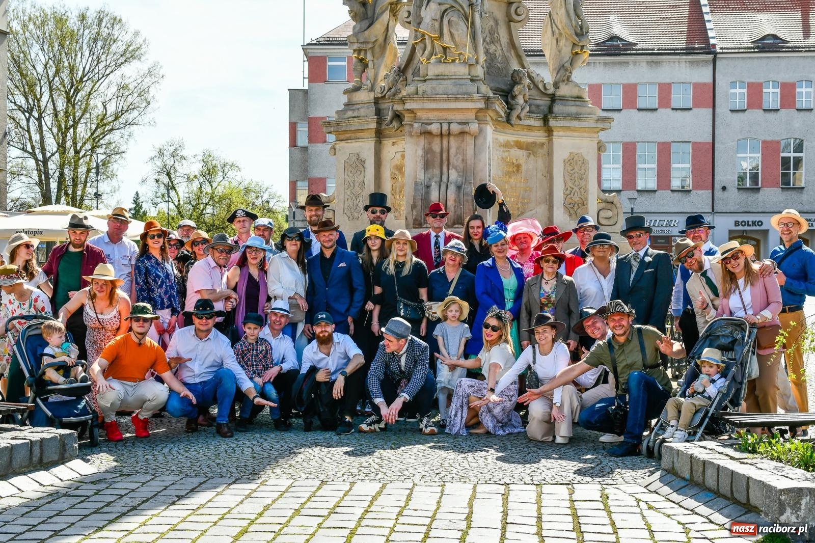 Zdjęcie w galerii na portalu naszraciborz.pl: Barcelona, Buenos Aires, Londyn, Chicago, RACIBÓRZ. Tak było na World Hat Walk w naszym mieści wiadomości z regionu