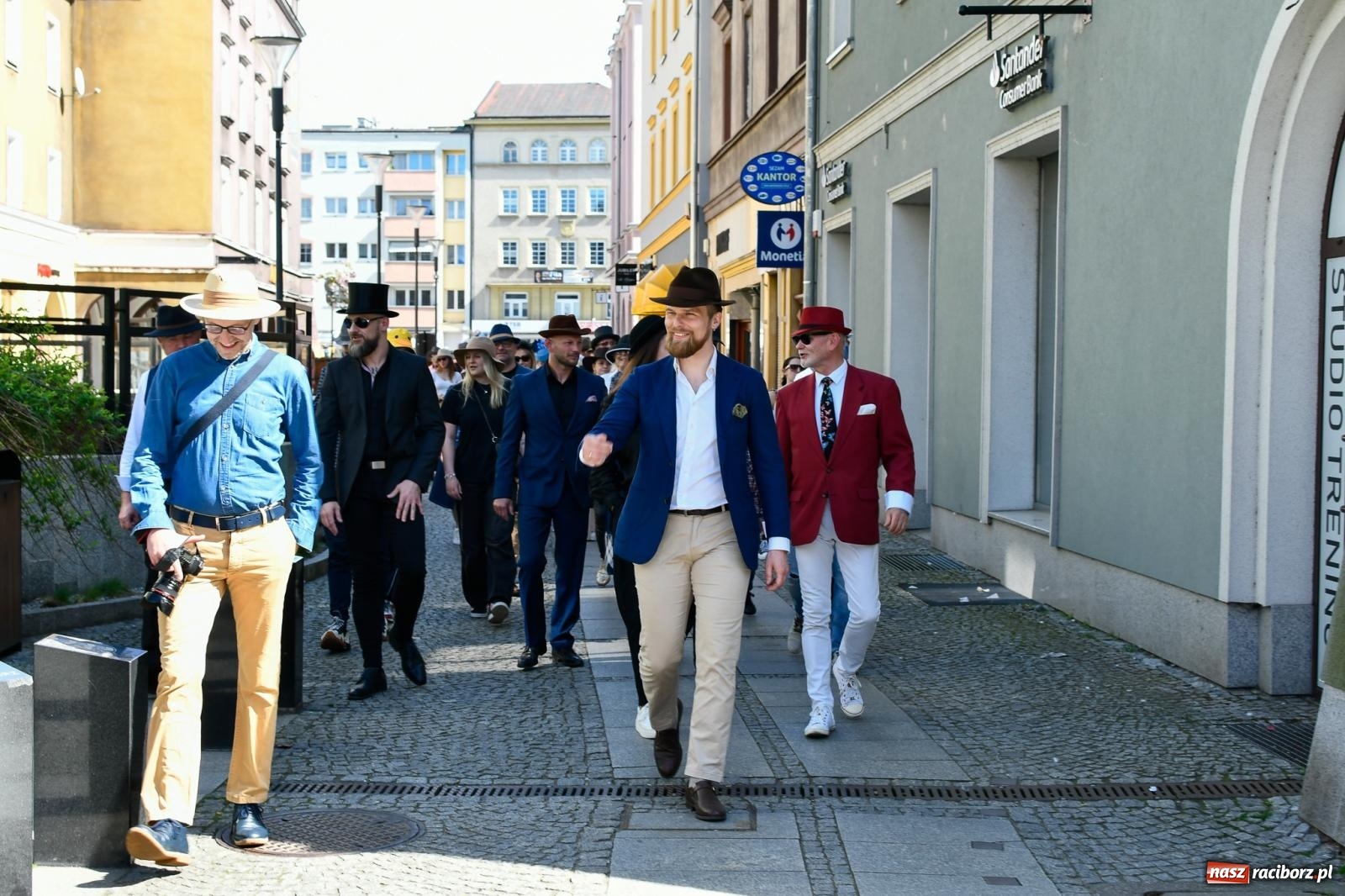 Zdjęcie w galerii na portalu naszraciborz.pl: Barcelona, Buenos Aires, Londyn, Chicago, RACIBÓRZ. Tak było na World Hat Walk w naszym mieści wiadomości z regionu