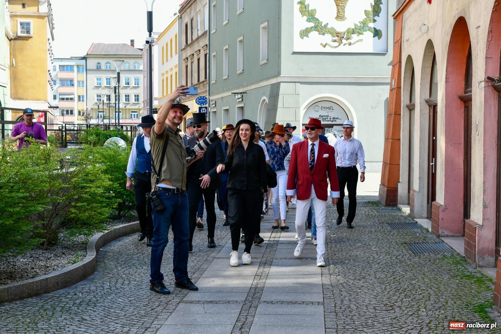 Zdjęcie w galerii na portalu naszraciborz.pl: Barcelona, Buenos Aires, Londyn, Chicago, RACIBÓRZ. Tak było na World Hat Walk w naszym mieści wiadomości z regionu
