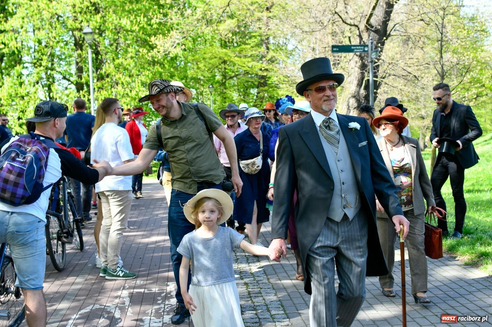 Zdjęcie w galerii na portalu naszraciborz.pl: Barcelona, Buenos Aires, Londyn, Chicago, RACIBÓRZ. Tak było na World Hat Walk w naszym mieści wiadomości z regionu