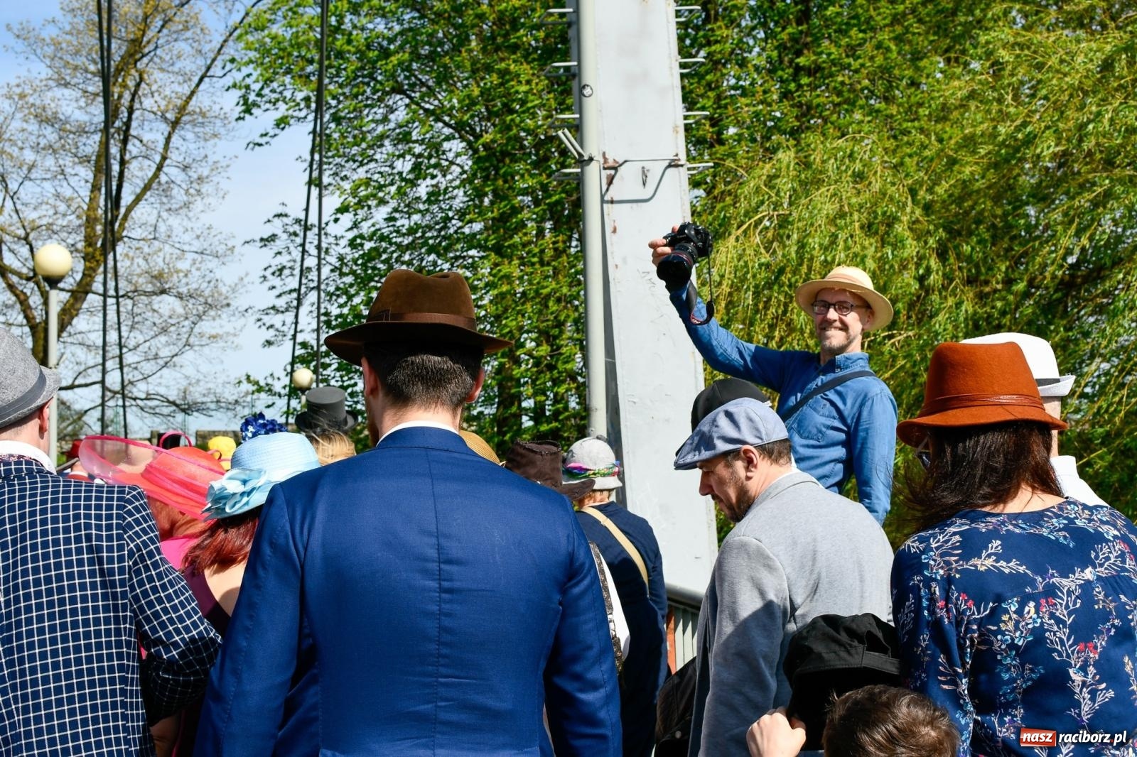 Zdjęcie w galerii na portalu naszraciborz.pl: Barcelona, Buenos Aires, Londyn, Chicago, RACIBÓRZ. Tak było na World Hat Walk w naszym mieści wiadomości z regionu