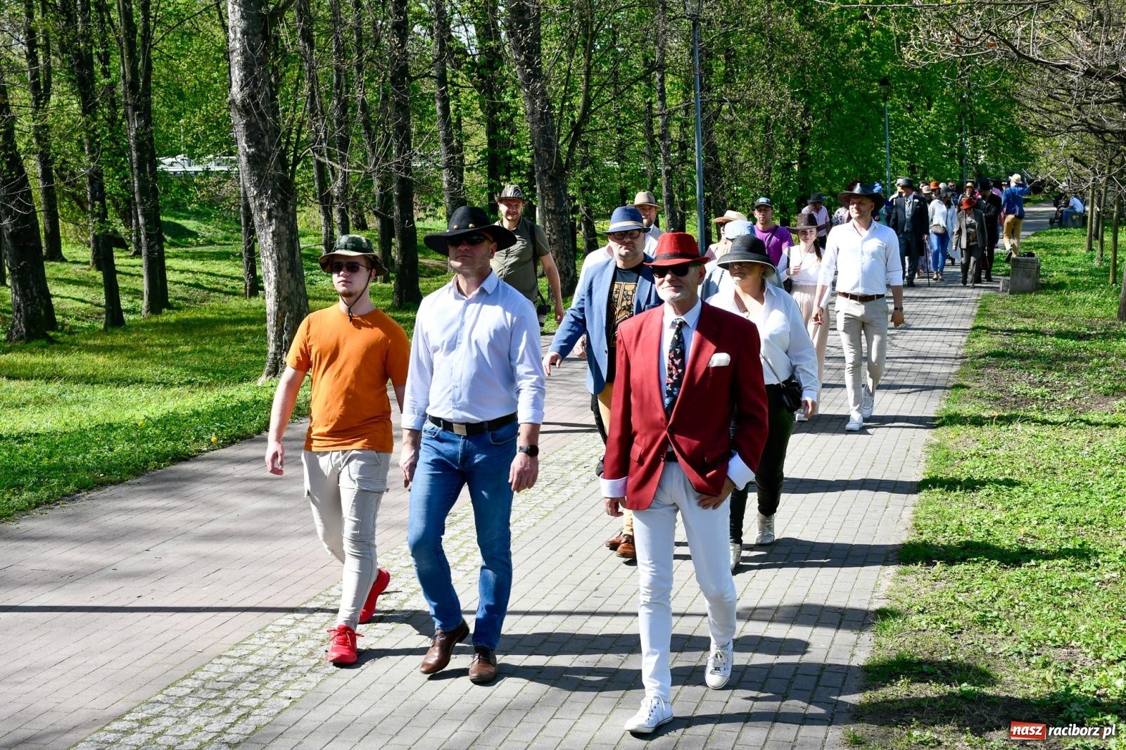 Zdjęcie w galerii na portalu naszraciborz.pl: Barcelona, Buenos Aires, Londyn, Chicago, RACIBÓRZ. Tak było na World Hat Walk w naszym mieści wiadomości z regionu