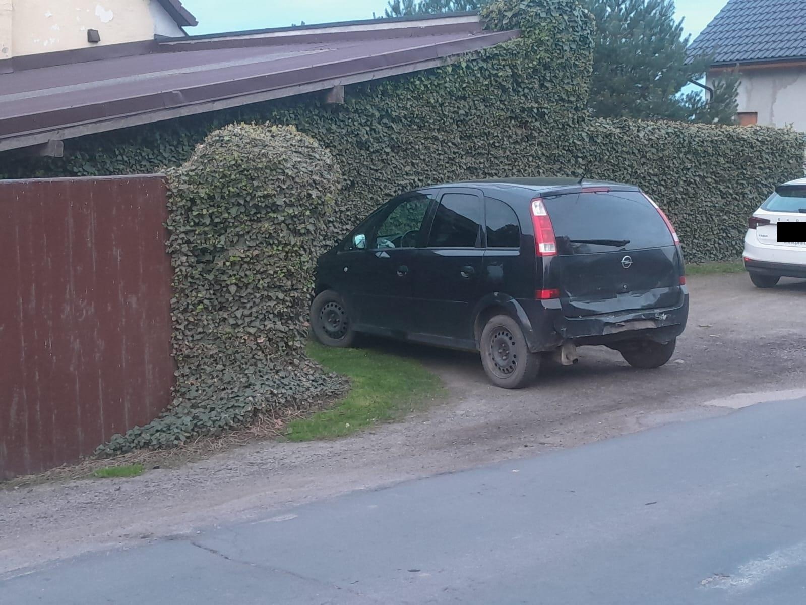 Zdjęcie w galerii na portalu naszraciborz.pl: Passat wjechał w tył opla w Makowie wiadomości z regionu