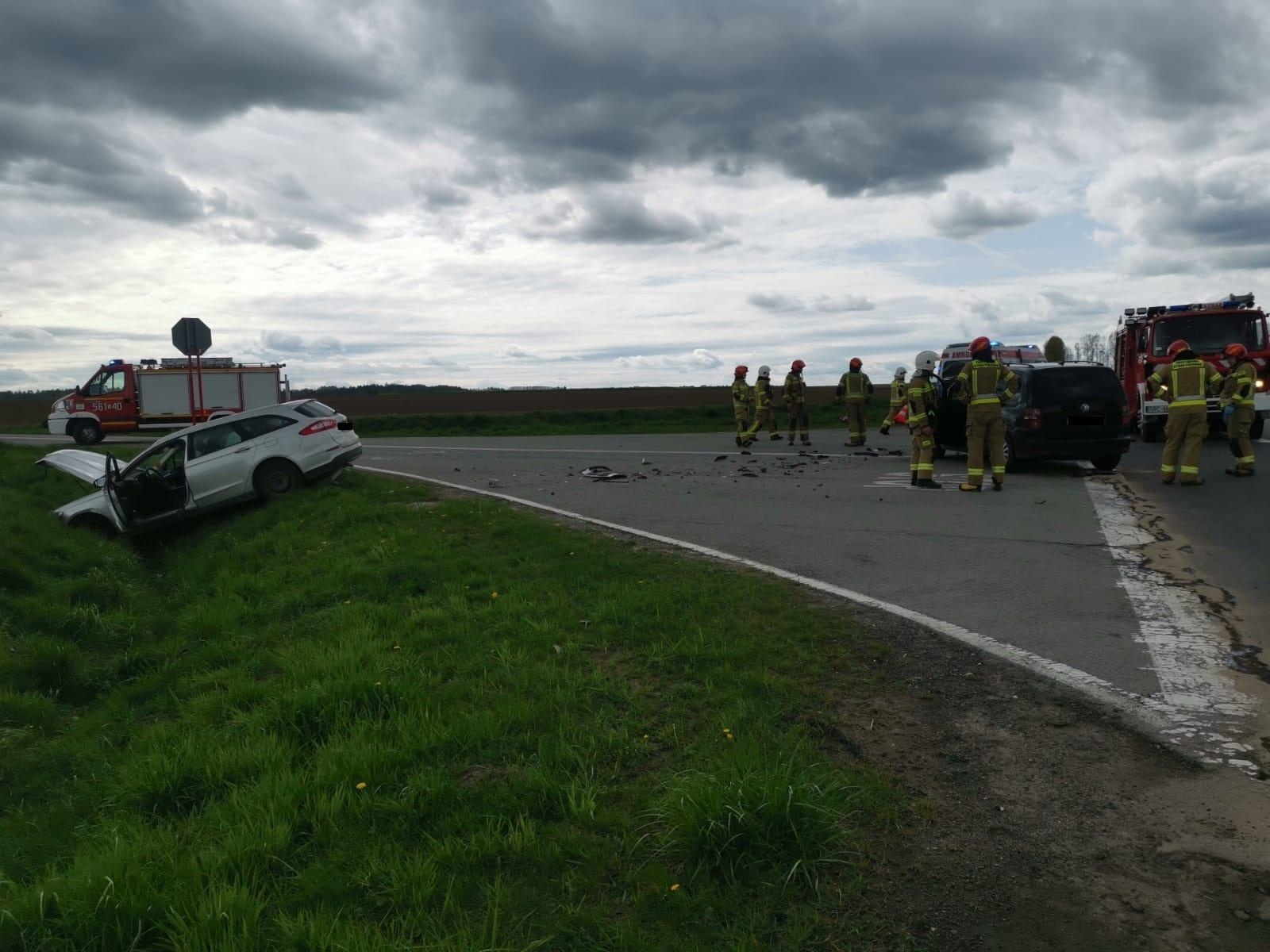 Zdjęcie w galerii na portalu naszraciborz.pl: Kolizja na Wydalu. Sprawca wylądował w rowie [FOTO] wiadomości z regionu