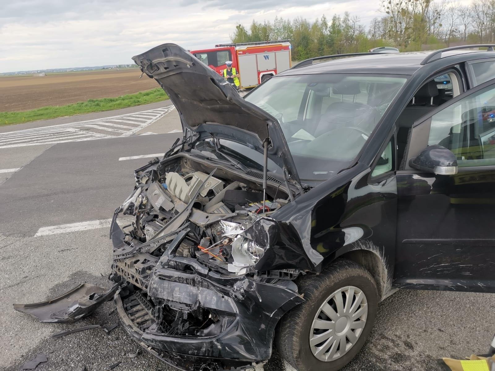 Zdjęcie w galerii na portalu naszraciborz.pl: Kolizja na Wydalu. Sprawca wylądował w rowie [FOTO] wiadomości z regionu
