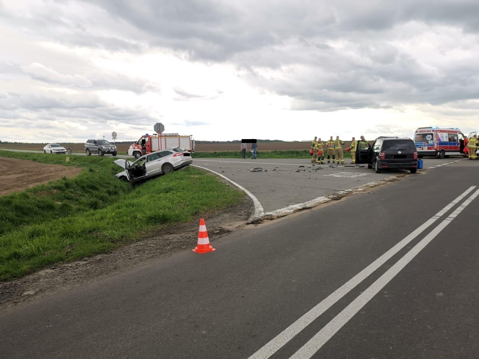 Zdjęcie w galerii na portalu naszraciborz.pl: Kolizja na Wydalu. Sprawca wylądował w rowie [FOTO] wiadomości z regionu