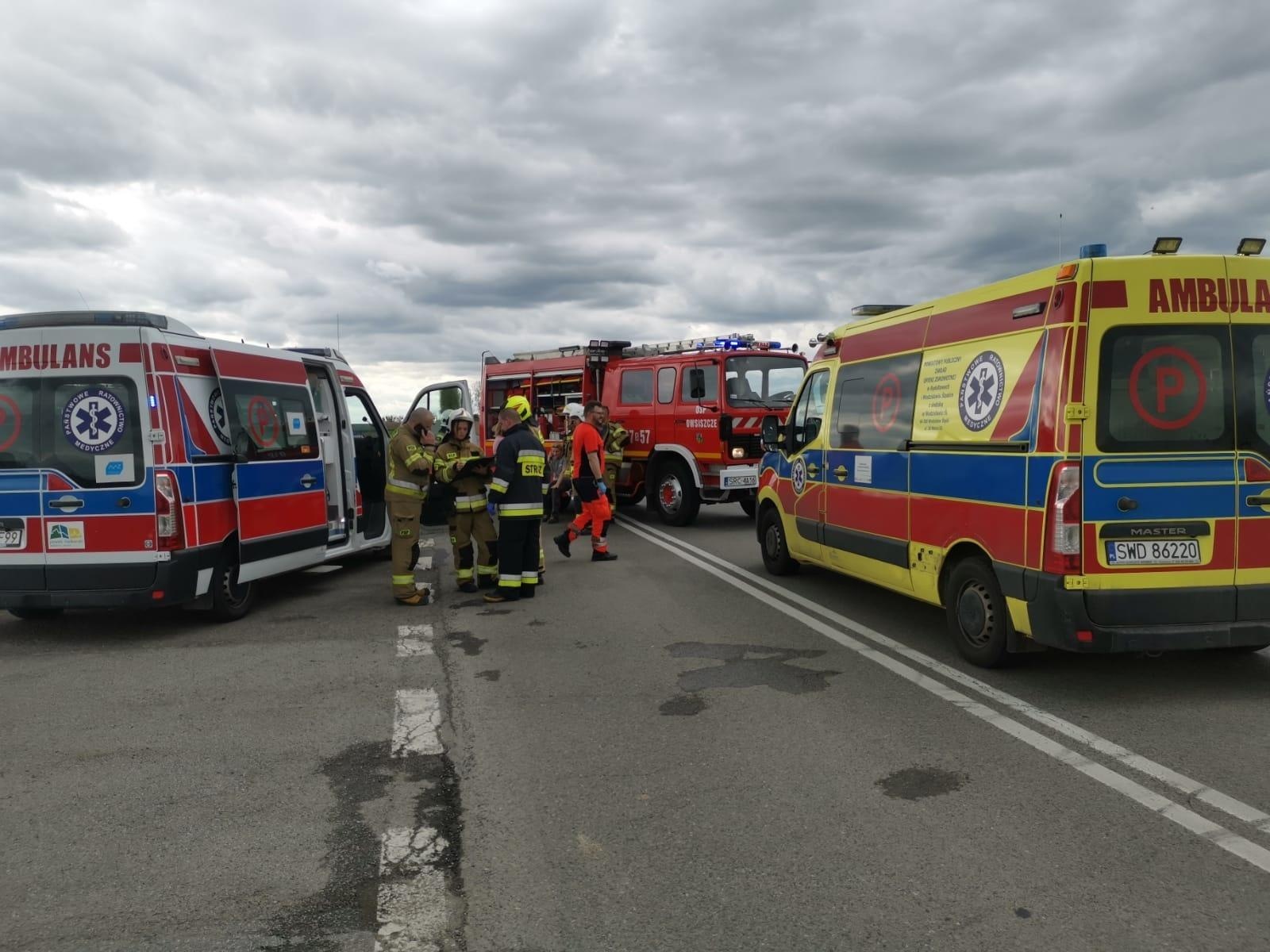 Zdjęcie w galerii na portalu naszraciborz.pl: Kolizja na Wydalu. Sprawca wylądował w rowie [FOTO] wiadomości z regionu