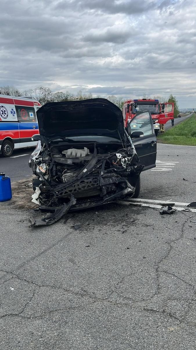Zdjęcie w galerii na portalu naszraciborz.pl: Kolizja na Wydalu. Sprawca wylądował w rowie [FOTO] wiadomości z regionu