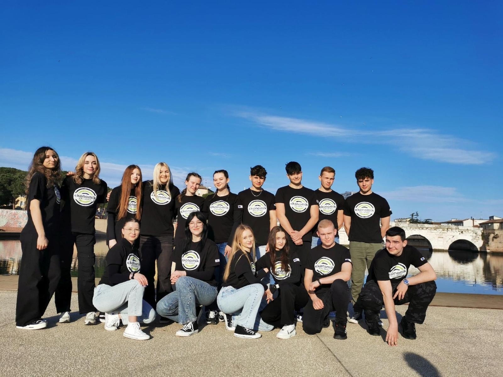 Zdjęcie w galerii na portalu naszraciborz.pl: Uczniowie Ekonomika na praktykach w Rimini wiadomości z regionu