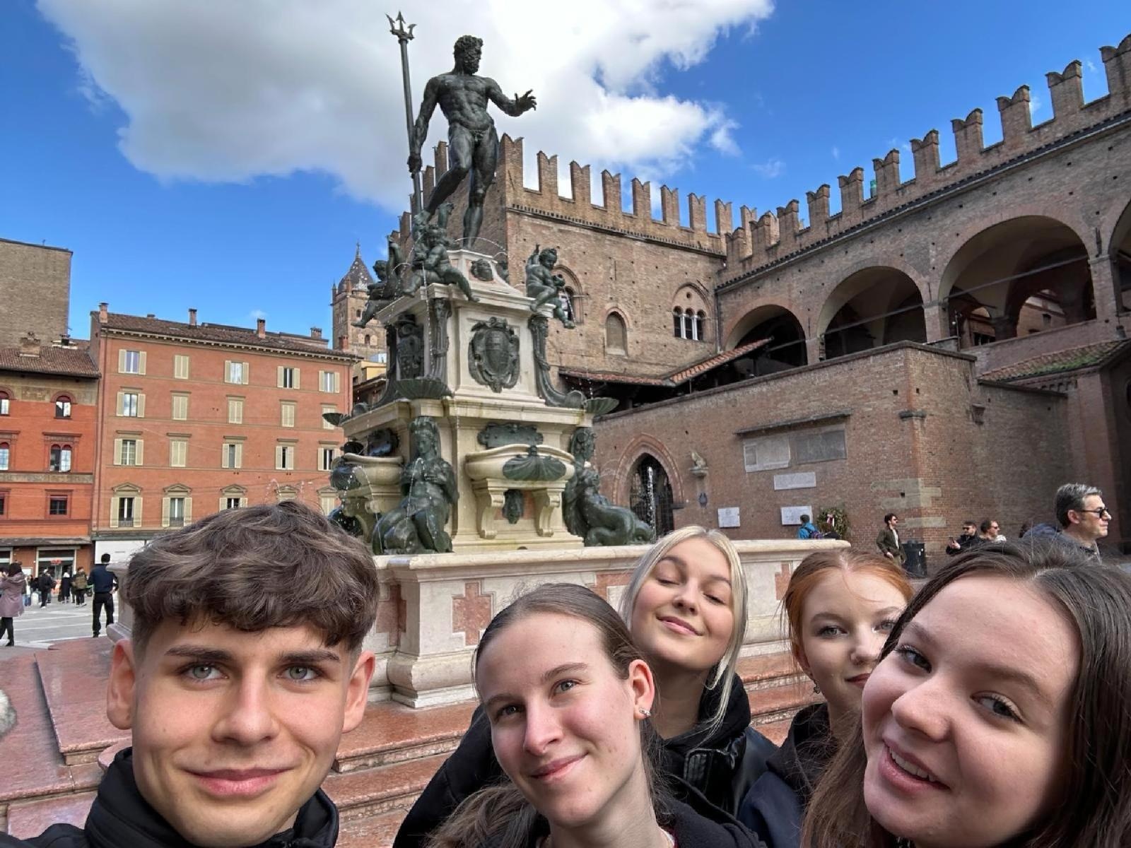 Zdjęcie w galerii na portalu naszraciborz.pl: Uczniowie Ekonomika na praktykach w Rimini wiadomości z regionu