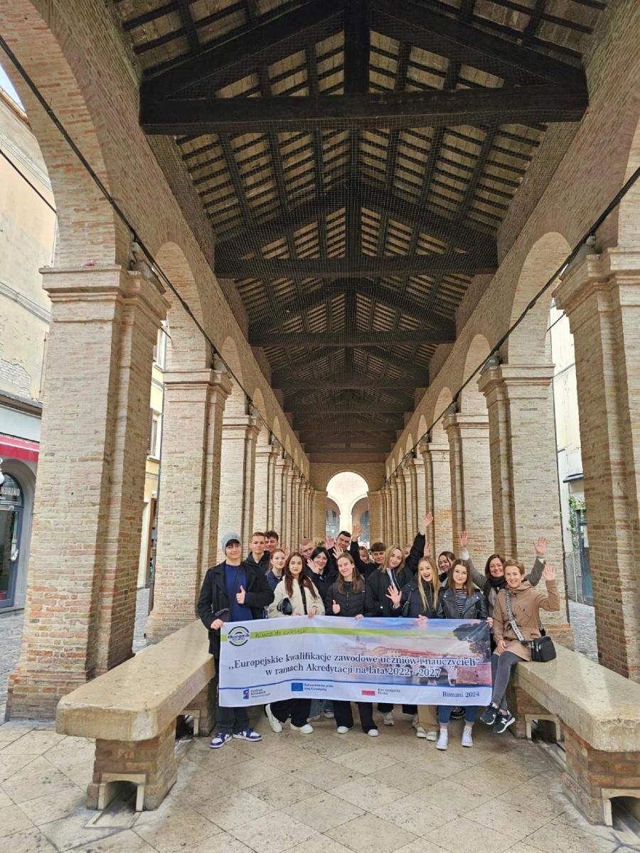 Zdjęcie w galerii na portalu naszraciborz.pl: Uczniowie Ekonomika na praktykach w Rimini wiadomości z regionu