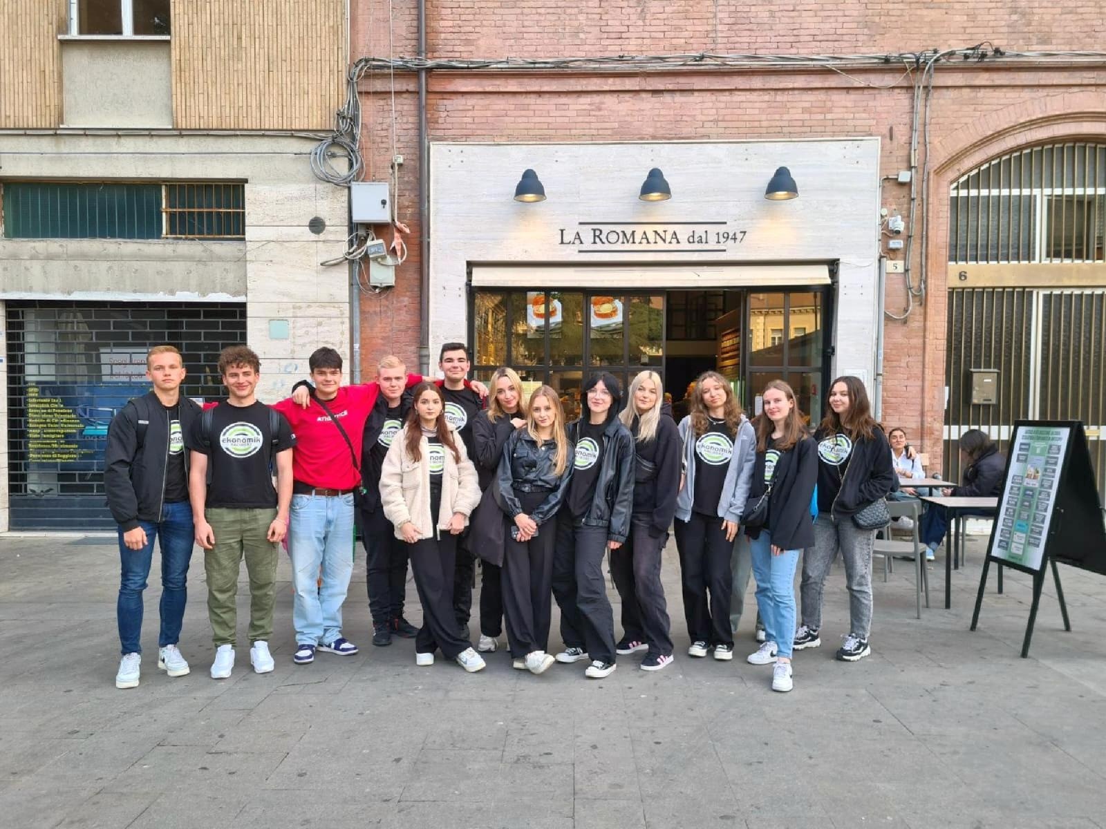Zdjęcie w galerii na portalu naszraciborz.pl: Uczniowie Ekonomika na praktykach w Rimini wiadomości z regionu