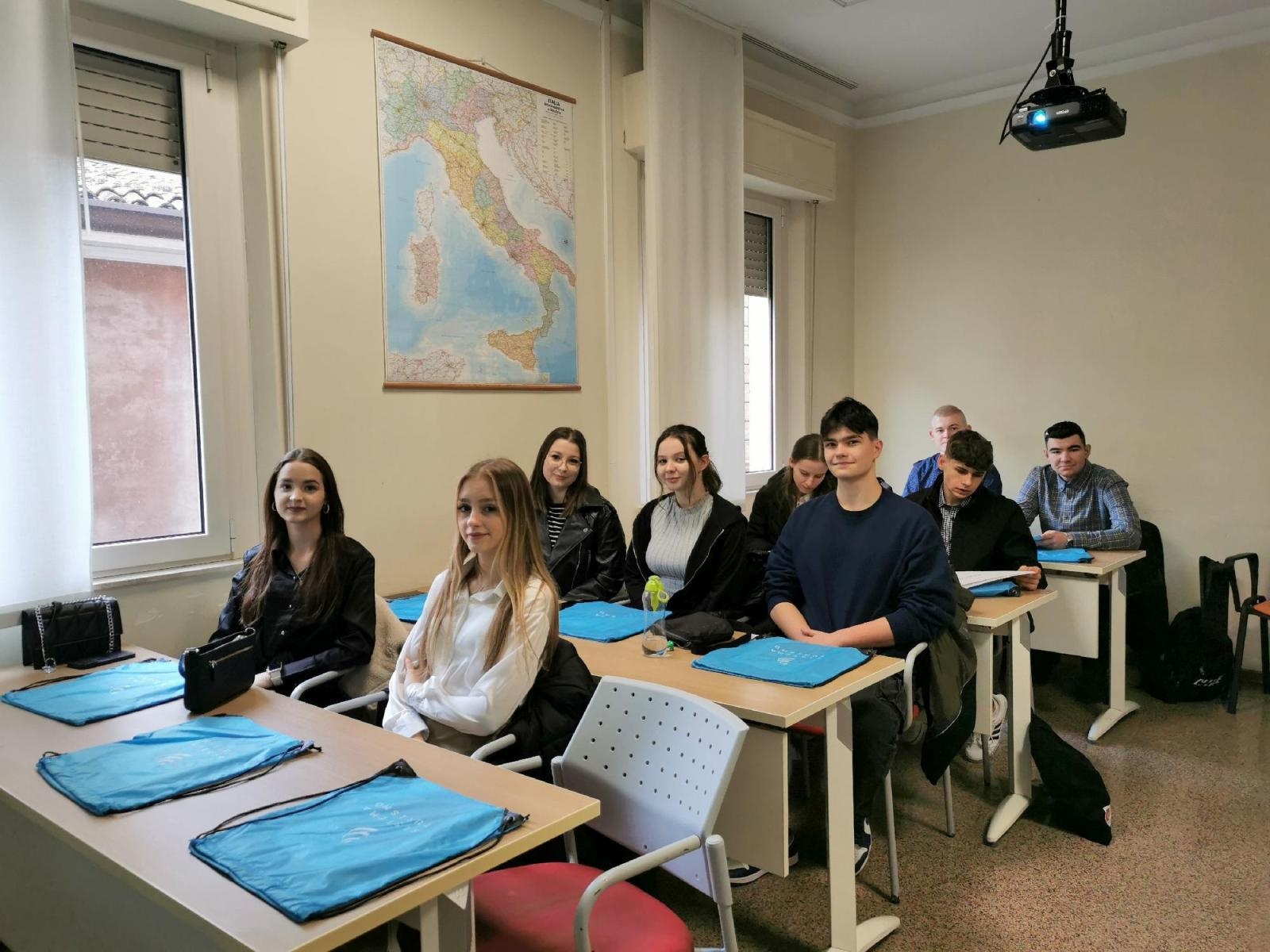 Zdjęcie w galerii na portalu naszraciborz.pl: Uczniowie Ekonomika na praktykach w Rimini wiadomości z regionu