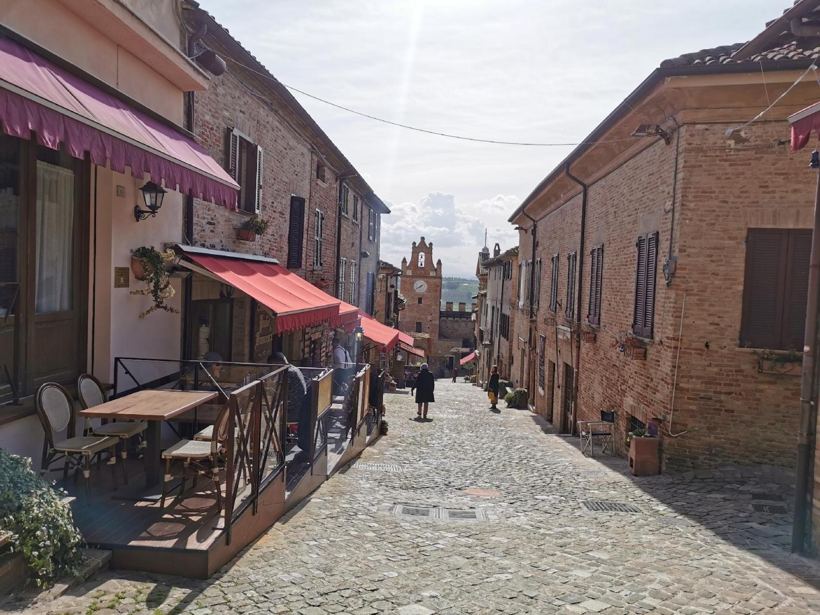 Zdjęcie w galerii na portalu naszraciborz.pl: Uczniowie Ekonomika na praktykach w Rimini wiadomości z regionu