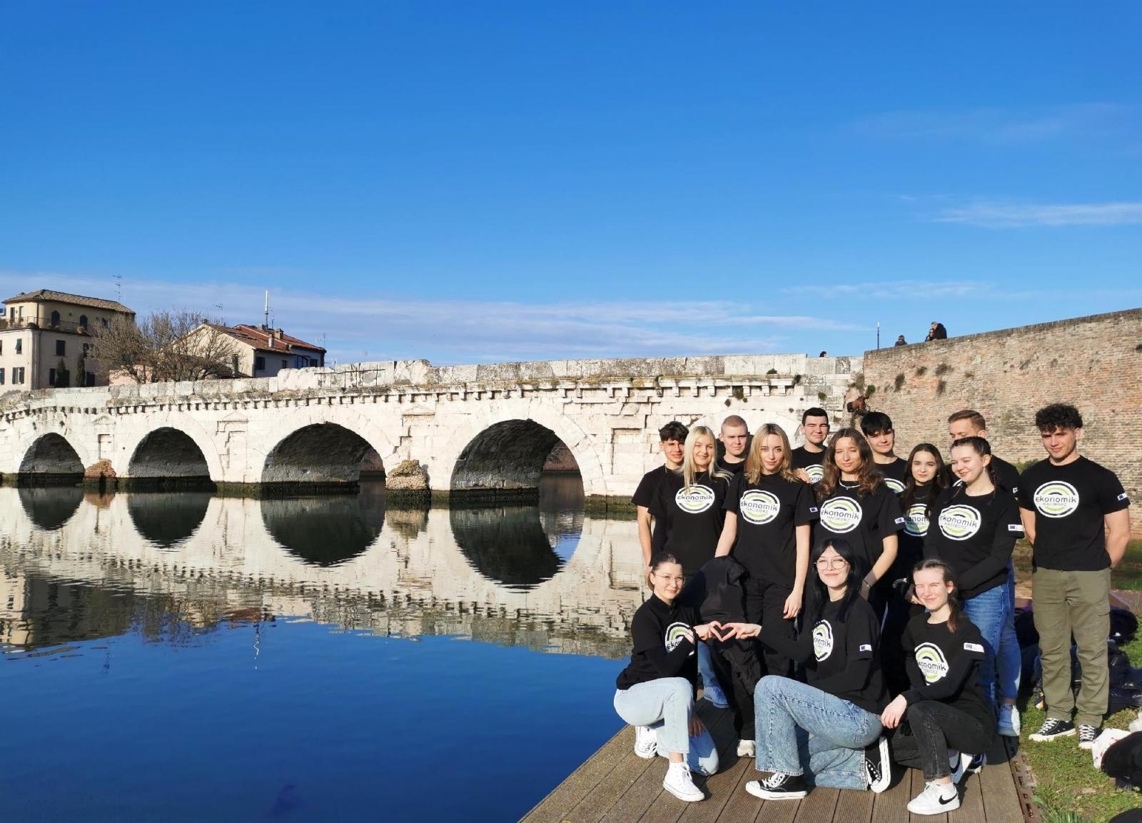 Zdjęcie w galerii na portalu naszraciborz.pl: Uczniowie Ekonomika na praktykach w Rimini wiadomości z regionu