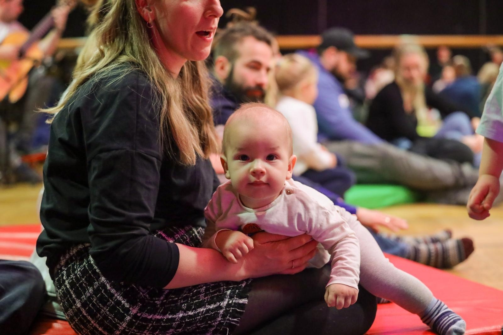Zdjęcie w galerii na portalu naszraciborz.pl: Bohaterką kwietniowego koncertu Maluchy w krainie dźwięku będzie prześliczna wiolonczela wiadomości z regionu